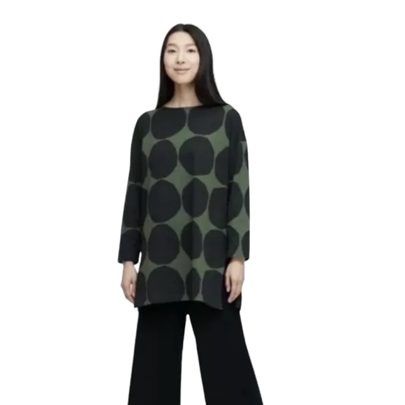 Marimekko Tops - Marimekko x Uniqlo Women's Long Sleeve Tunic sz XS Green With Big Navy Dots EUC
